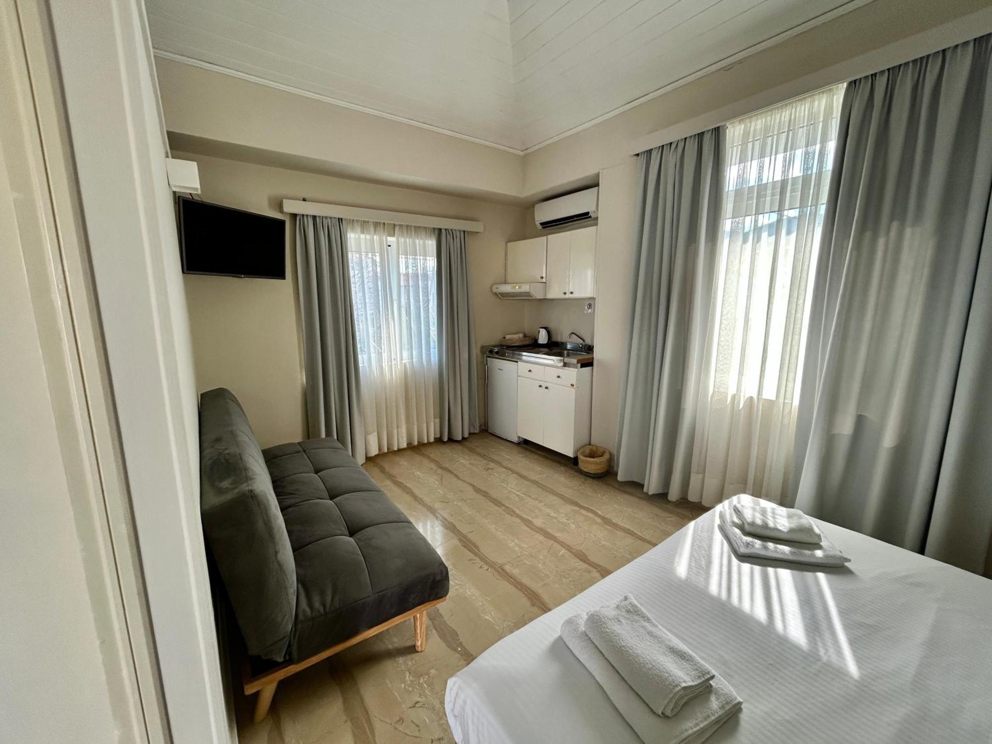 Loriet Hotel Mytilíni Buitenkant foto