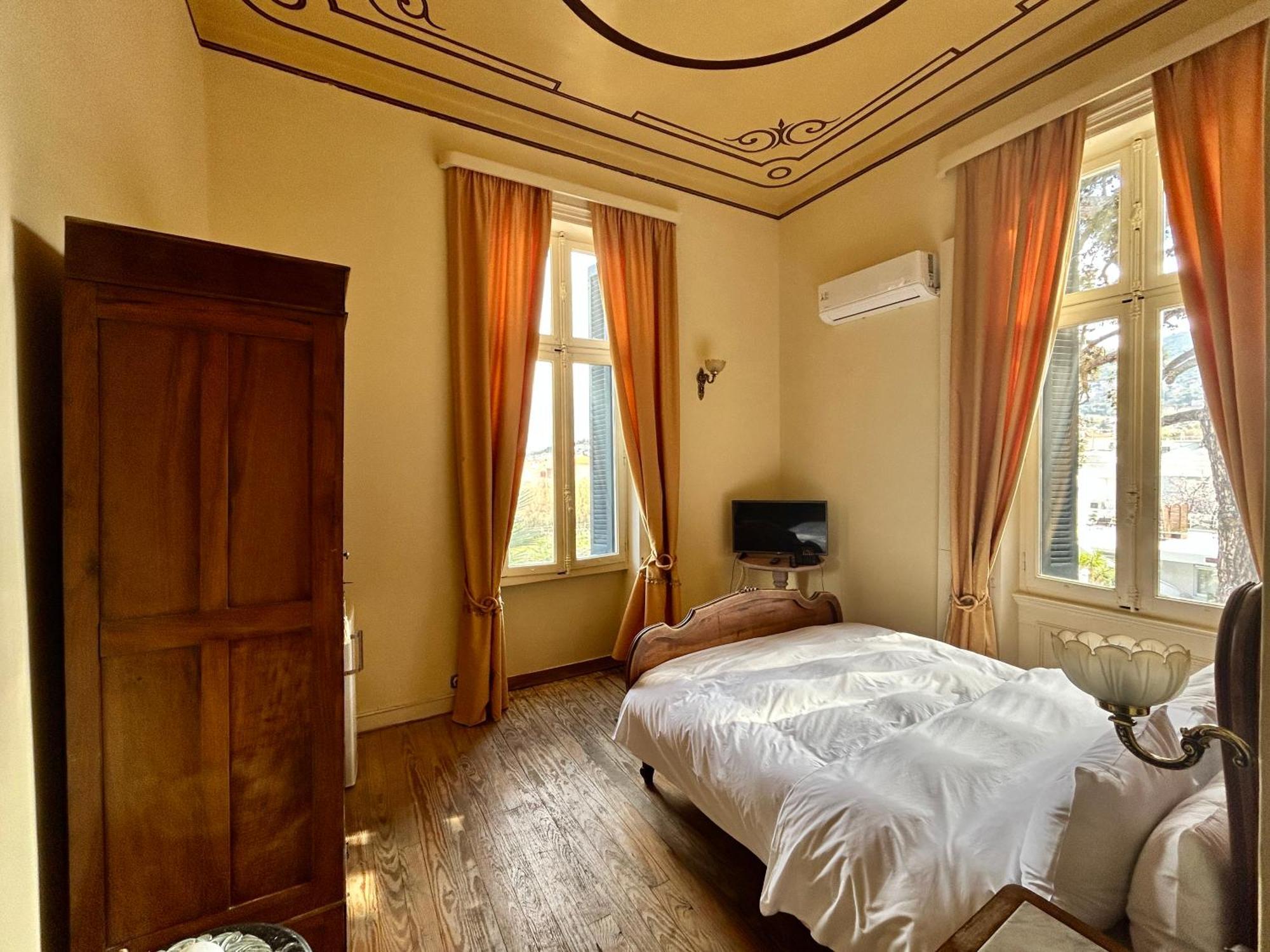 Loriet Hotel Mytilíni Buitenkant foto