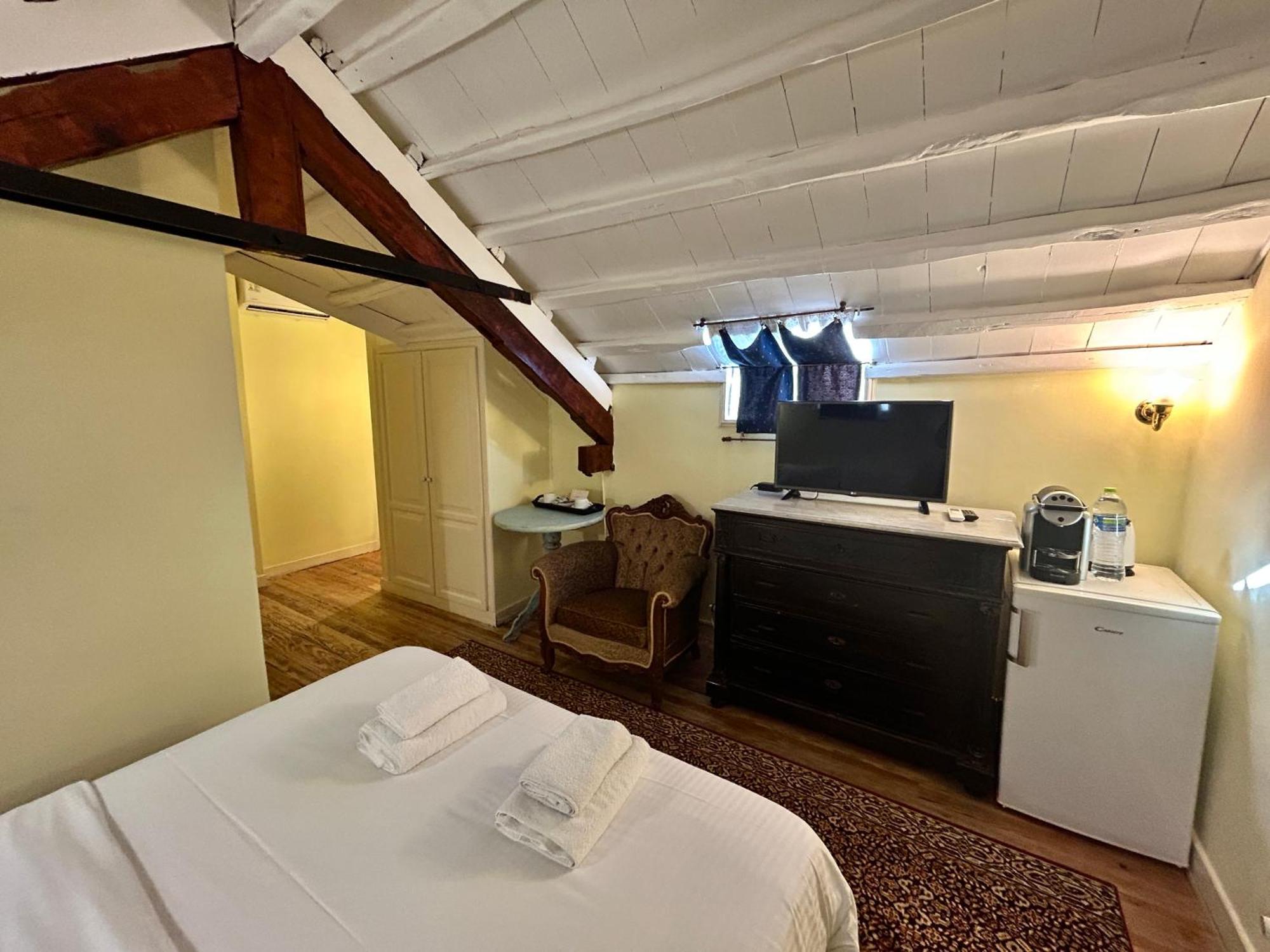 Loriet Hotel Mytilíni Buitenkant foto